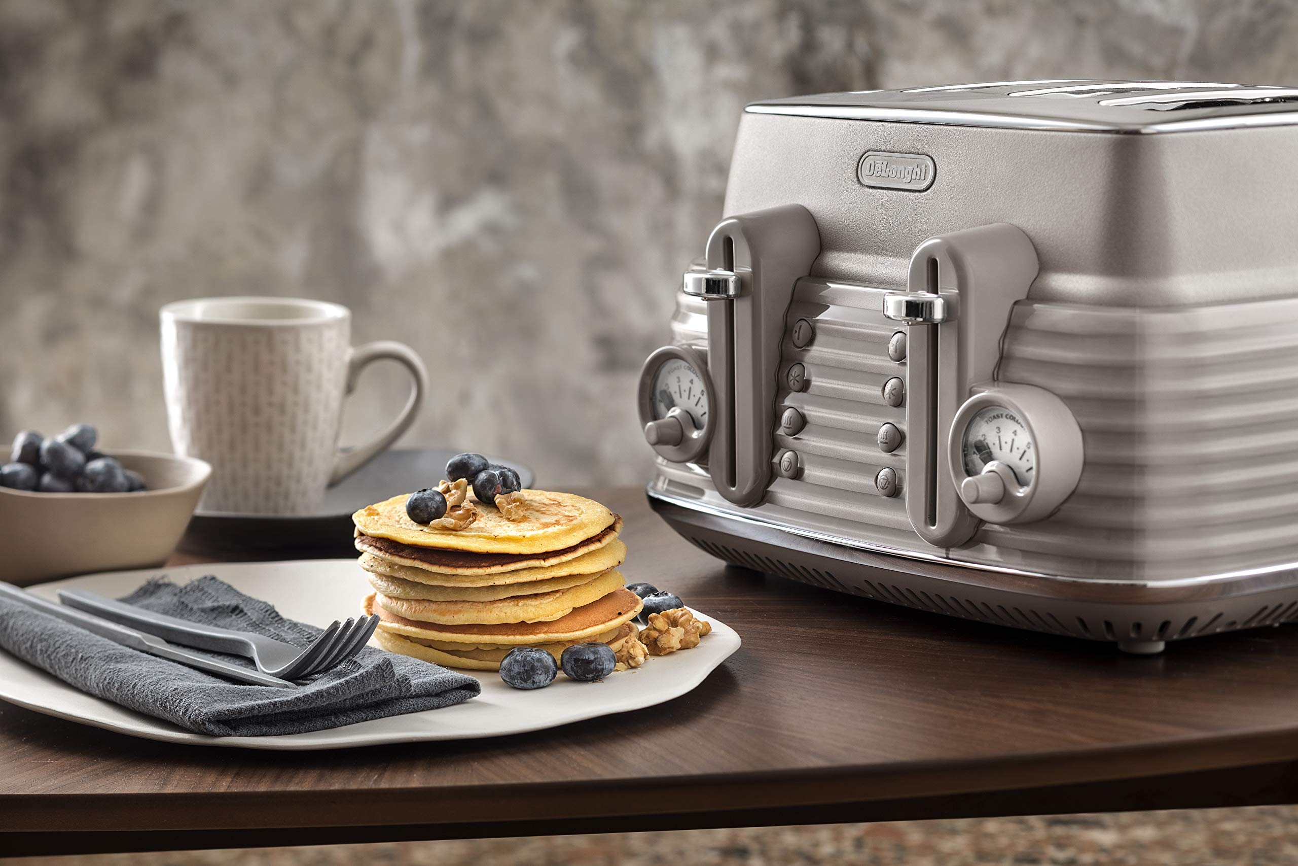 De'Longhi Scolpito 4 Slot Toaster, Reheat, Defrost, One-Side Bagel & 6 Browning Settings, Stainless Steel (without cartoon) محمصة خبز سكولبيتو من ديلونجي، من الستانلس ستيل وبـ 4 فتحات للتحميص واعادة التسخين De'Longhi Scolpito 4 Slot Toaster, Reheat, Defrost, One-Side Bagel & 6 Browning Settings, Stainless Steel (without cartoon) محمصة خبز سكولبيتو من ديلونجي، من الستانلس ستيل وبـ 4 فتحات للتحميص واعادة التسخين